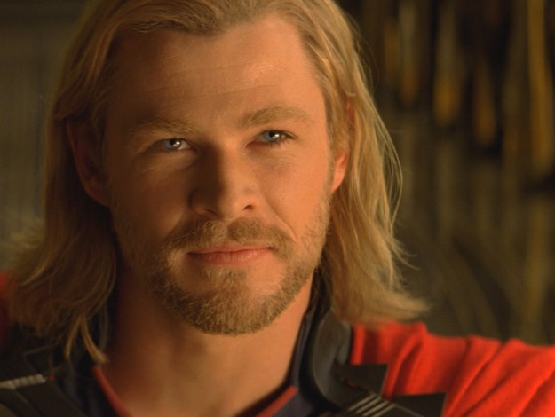 Chris Hemsworth publica foto dos bastidores de Thor: Amor e Trovão com sua  filha, India Rose