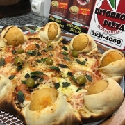 Conheça as pizzas mais bizarras de São Paulo, com coxinha na borda,  cachorro-quente e pipoca - 09/07/2021 - Restaurantes - Guia Folha